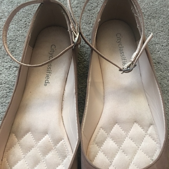 Tan flats - Picture 3 of 4